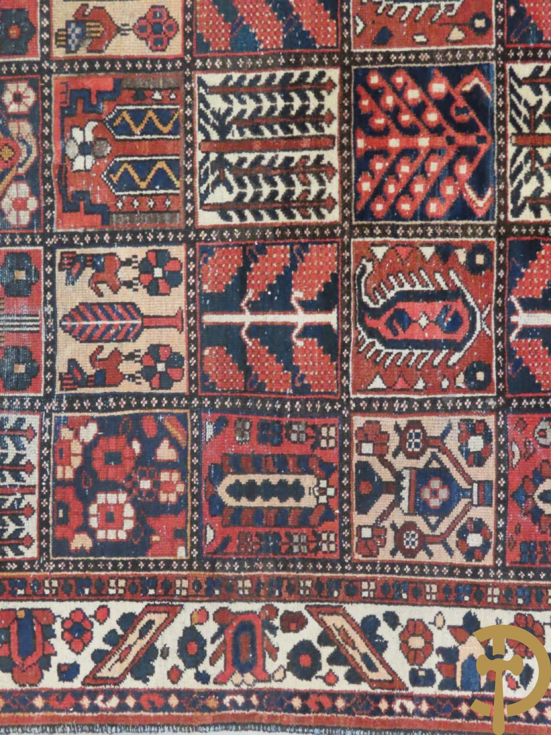 Oosters handgeknoopt tapijt met patronen + Oosterse handgeknoopte loper + kamelenmat