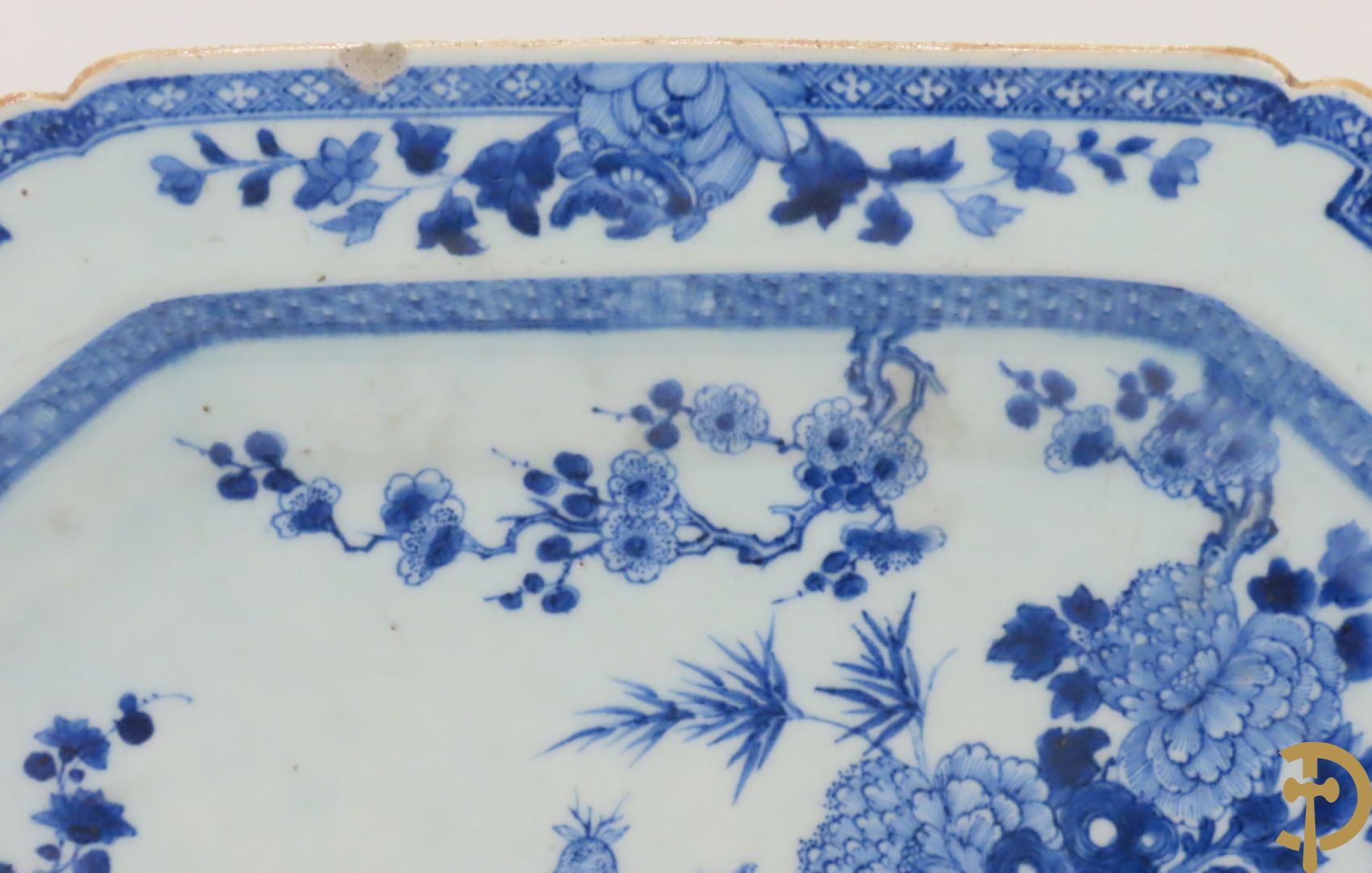 Chinese porseleinen blauw/wit schotel met bloemen- en dierendecor