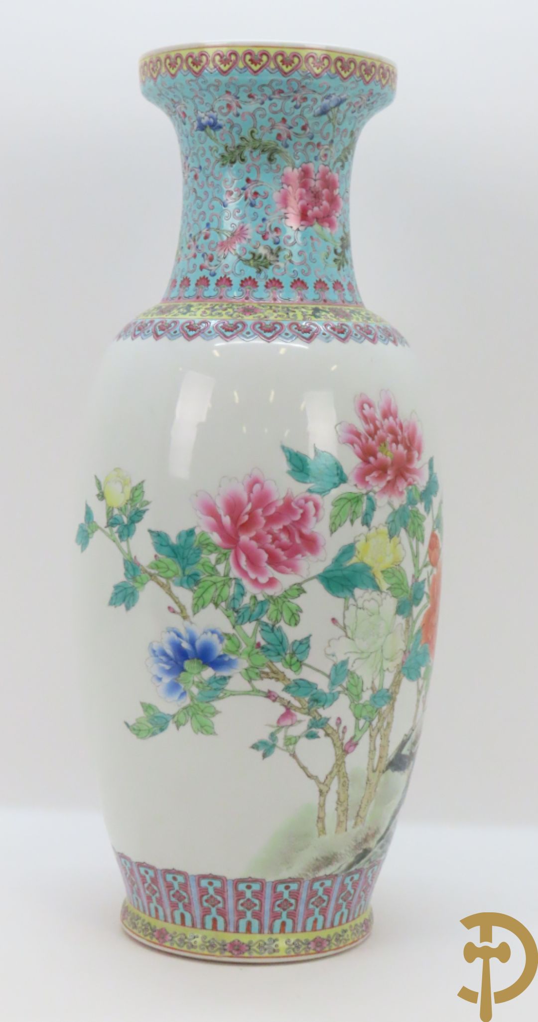 Chinese porseleinen repubieksvaas met bloementafereel