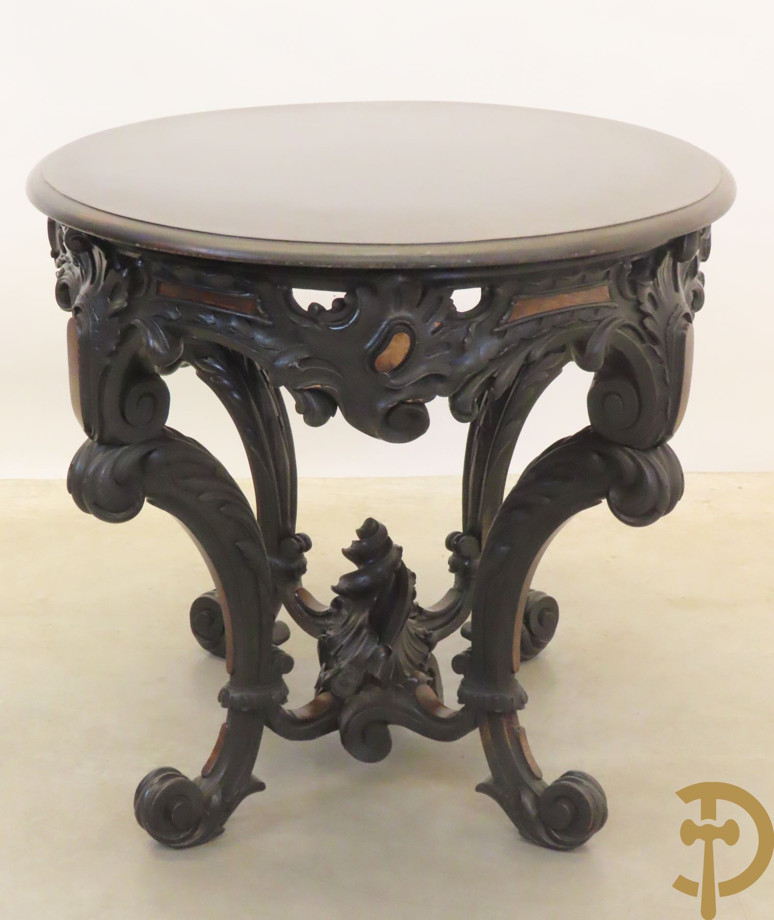 Napoleon III bijzettafel met gesculpteerde rocailles, 19e