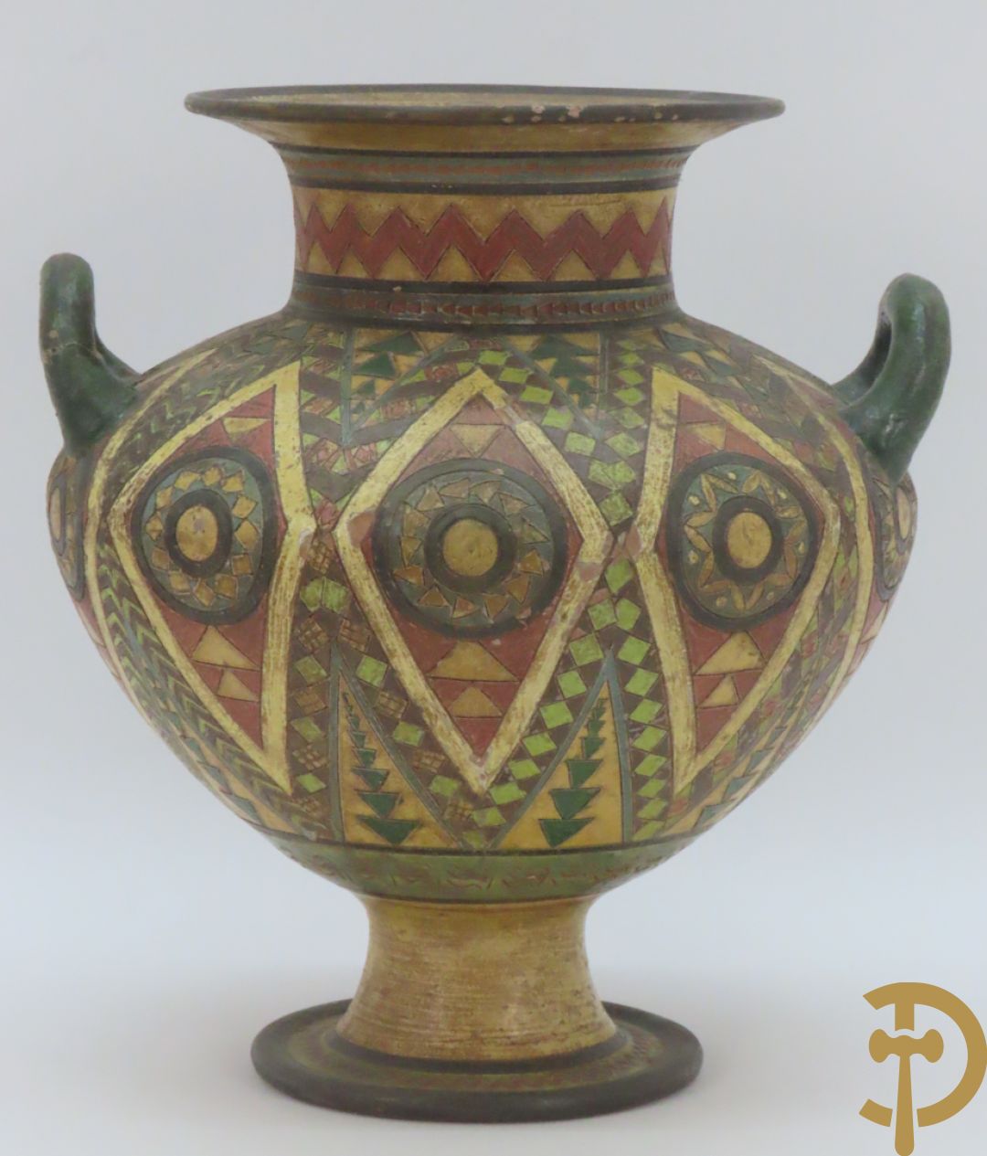 Vaas in terra cotta met geometrische motieven, Amfora, Grieks model, onleesbaar getekend onderaan