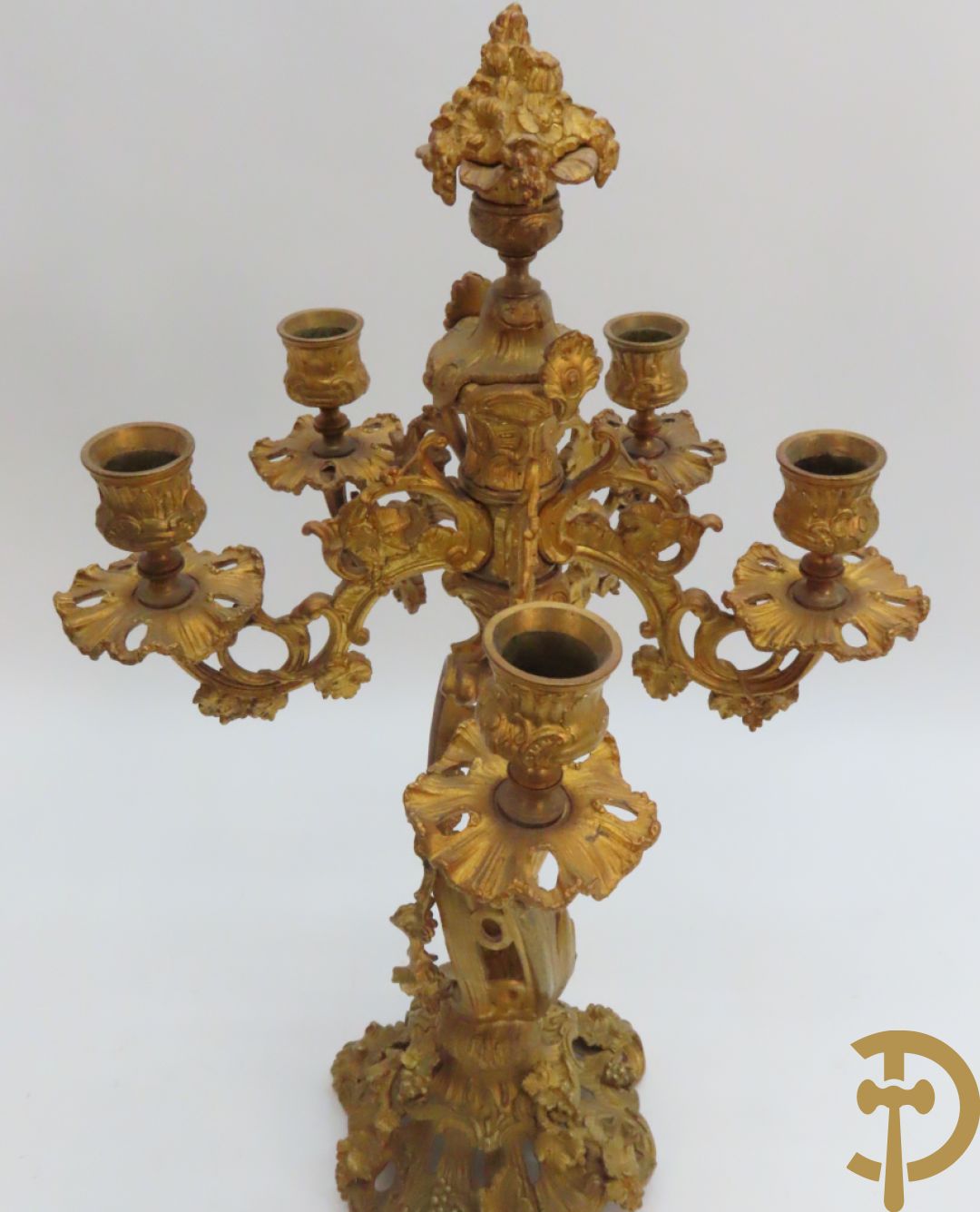 Bronzen schouwklok bezet met 2 cupido