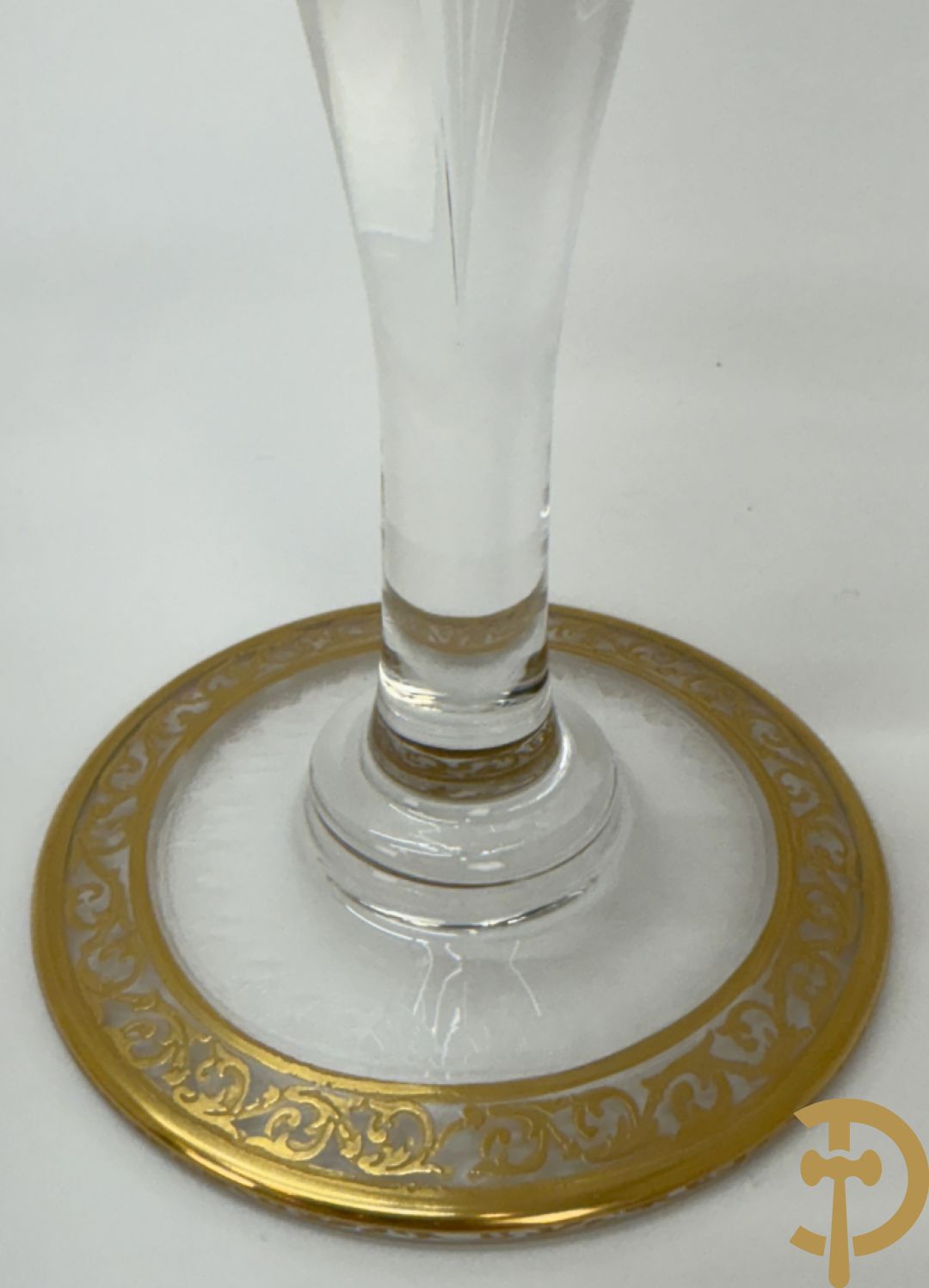 Paar kristallen kandelaars, Thistle Or, Saint Louis gemerkt