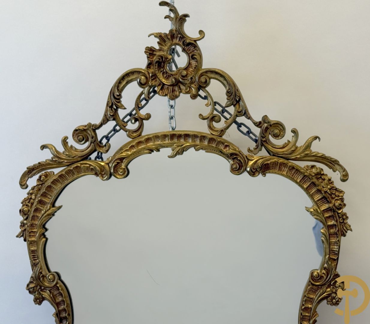 Koperen sierconsole Louis XV stijl met wit marmeren blad op 4 voluutvormige poten + bijhorende spiegel