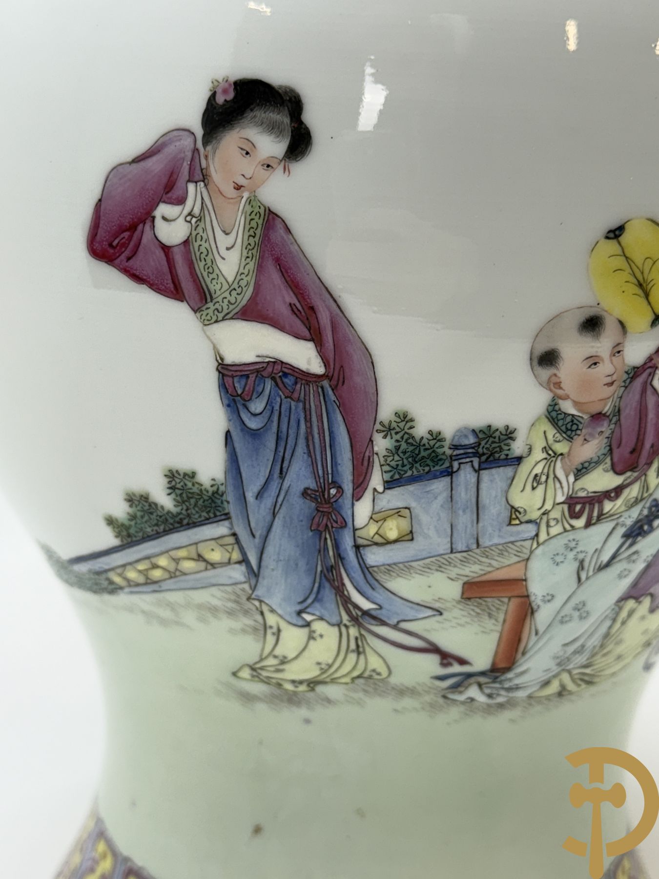 Chinese porseleinen republieks dekselpotiche met geanimeerd decor van dames en kinderen