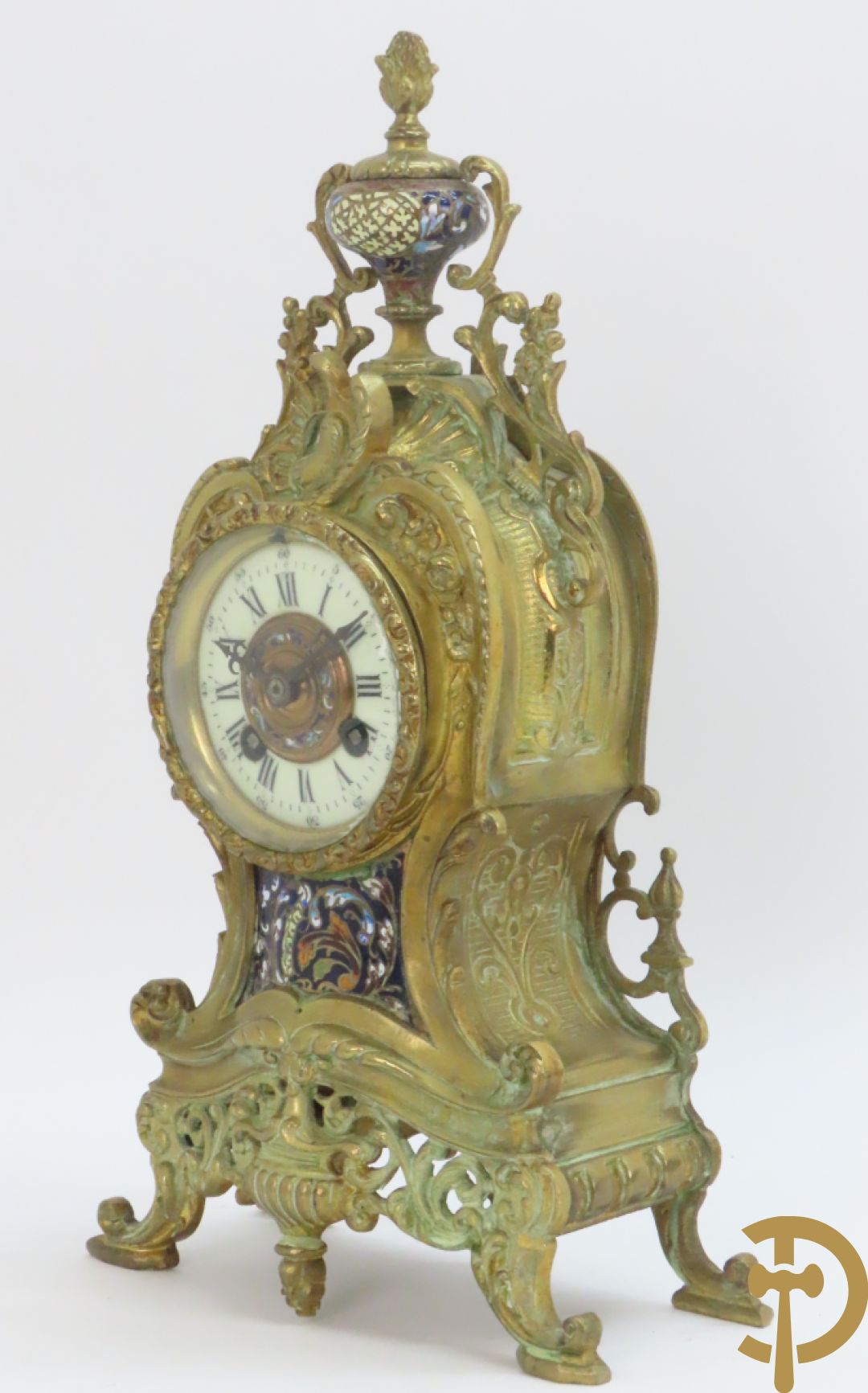 Bronzen pendule, Louis XV stijl, bezet met email, Champlève decor