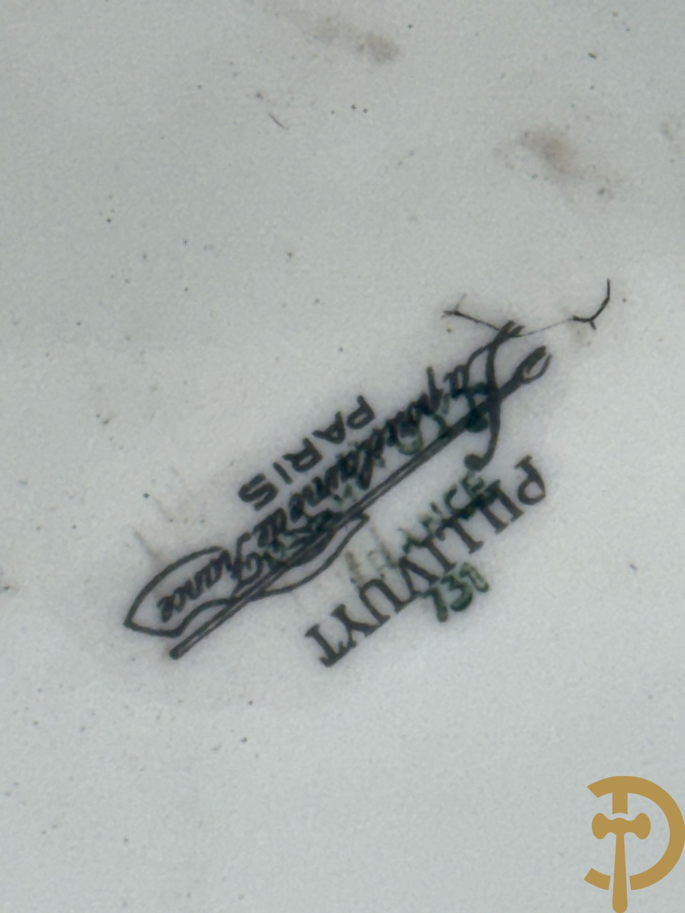 Paar porseleinen cachepots met bloemen en verguld decor, gemerkt Pillivuyt La porcelaine de la France