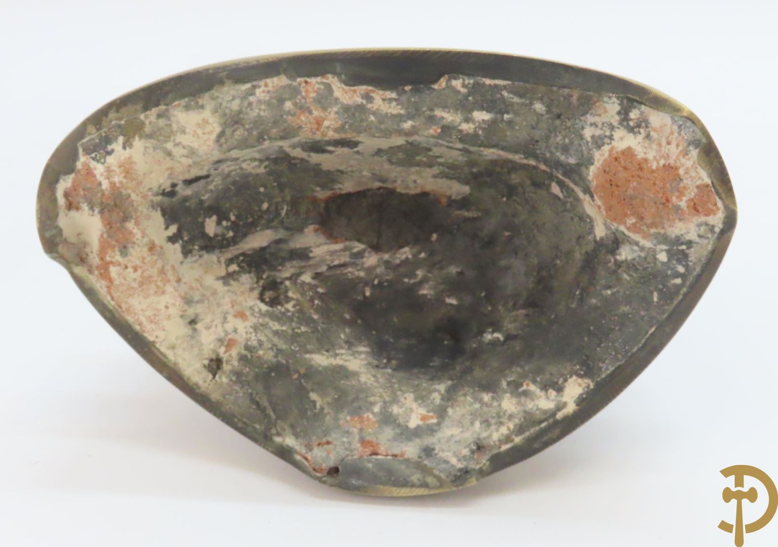 Bronzen zittende boedha + boedha in verweerd metaal