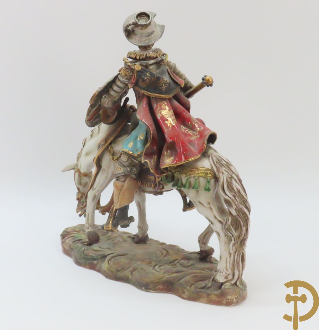 Beeld van Don Quichotte iop zijn paard n Italiaanse meerkleurige faience, Marioni P. gemerkt onderaan