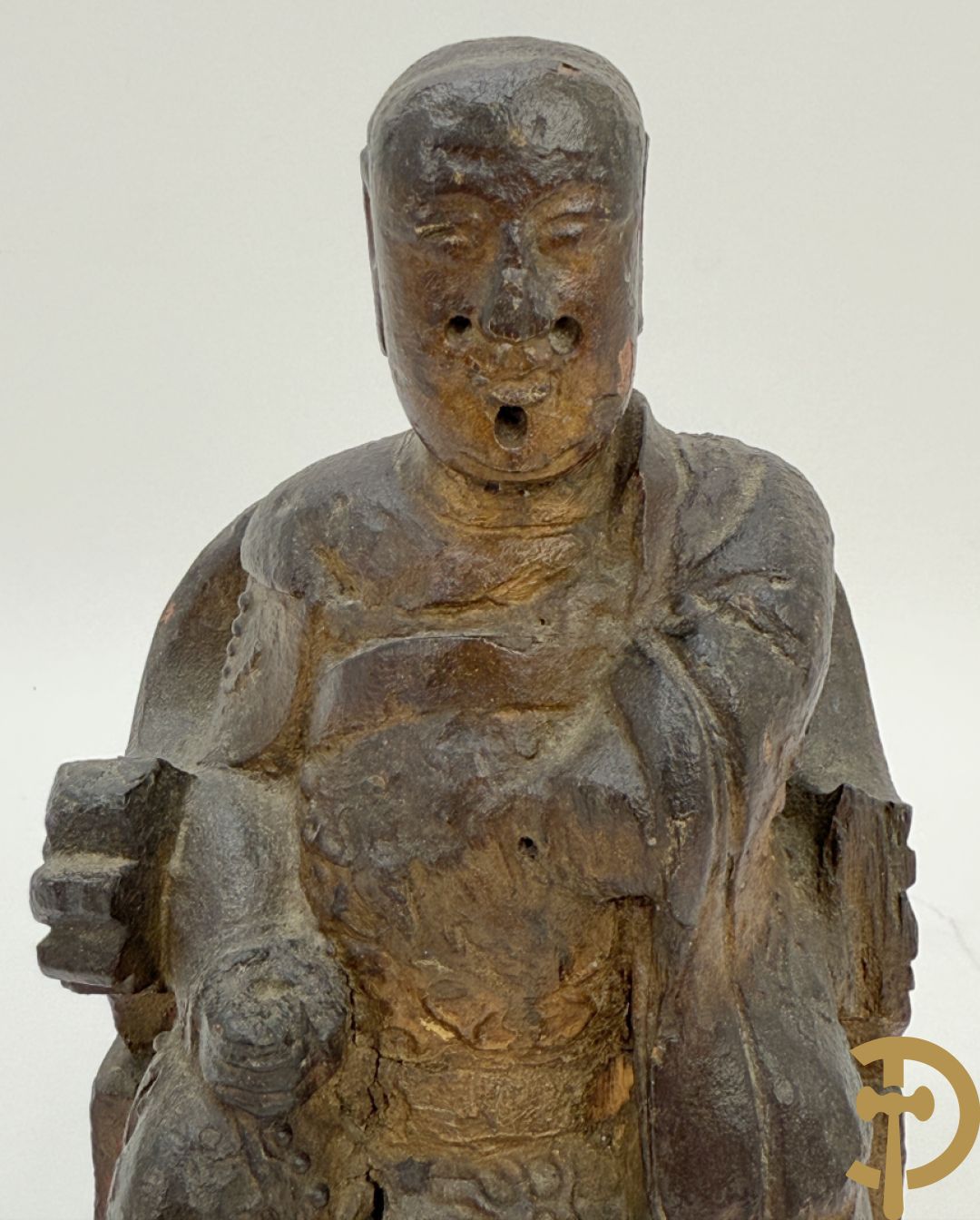 Houtsculptuur van zittende Chinese wijze, 18e