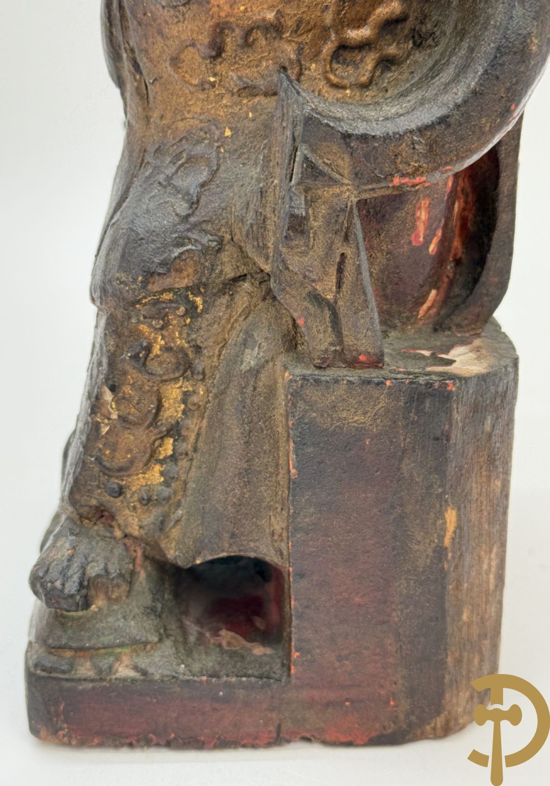 Houtsculptuur van zittende Chinese wijze, 18e