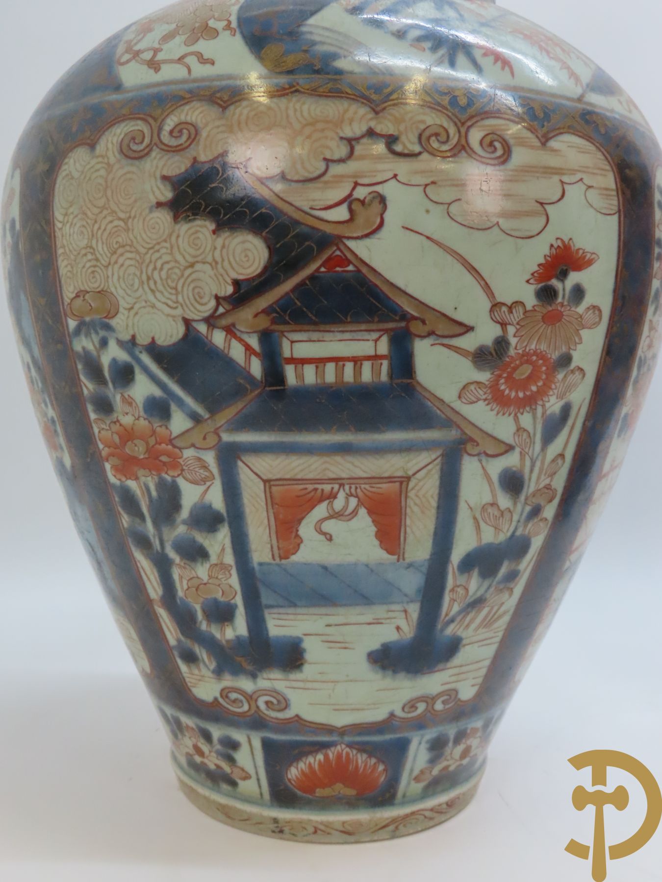 Japanse Imari potiche met geanimeerd landschapsdecor en geisha