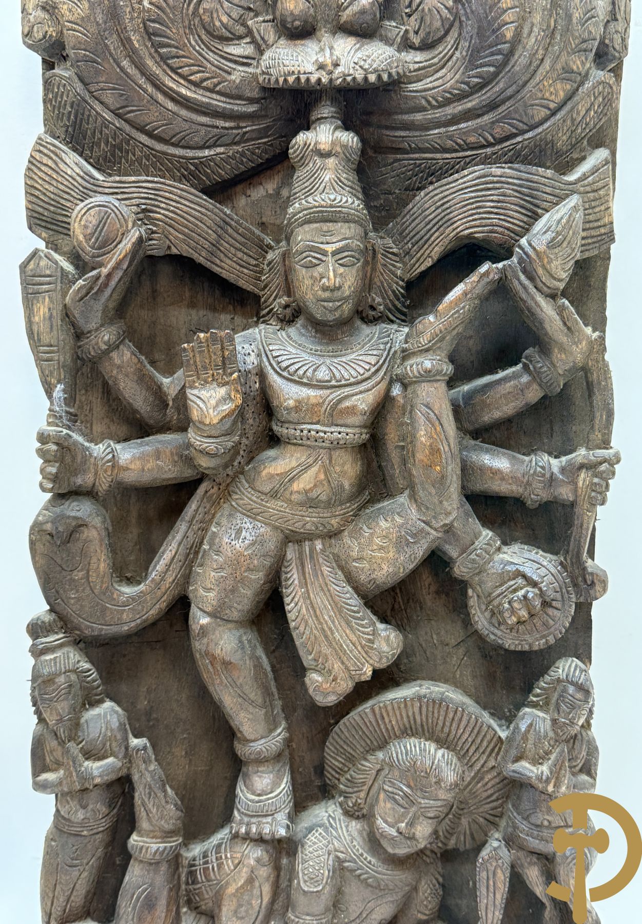 Paar Indische houtgesculpteerde basreliefs van geisha