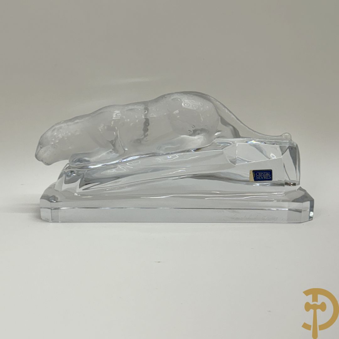 Sluipend luipaard in kristal, Cristal de Sèvres France gemerkt