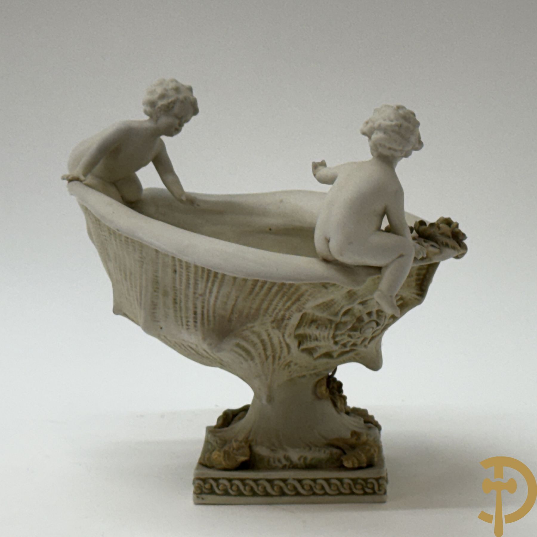 Biscuit coupe rocaille met 2 cupido