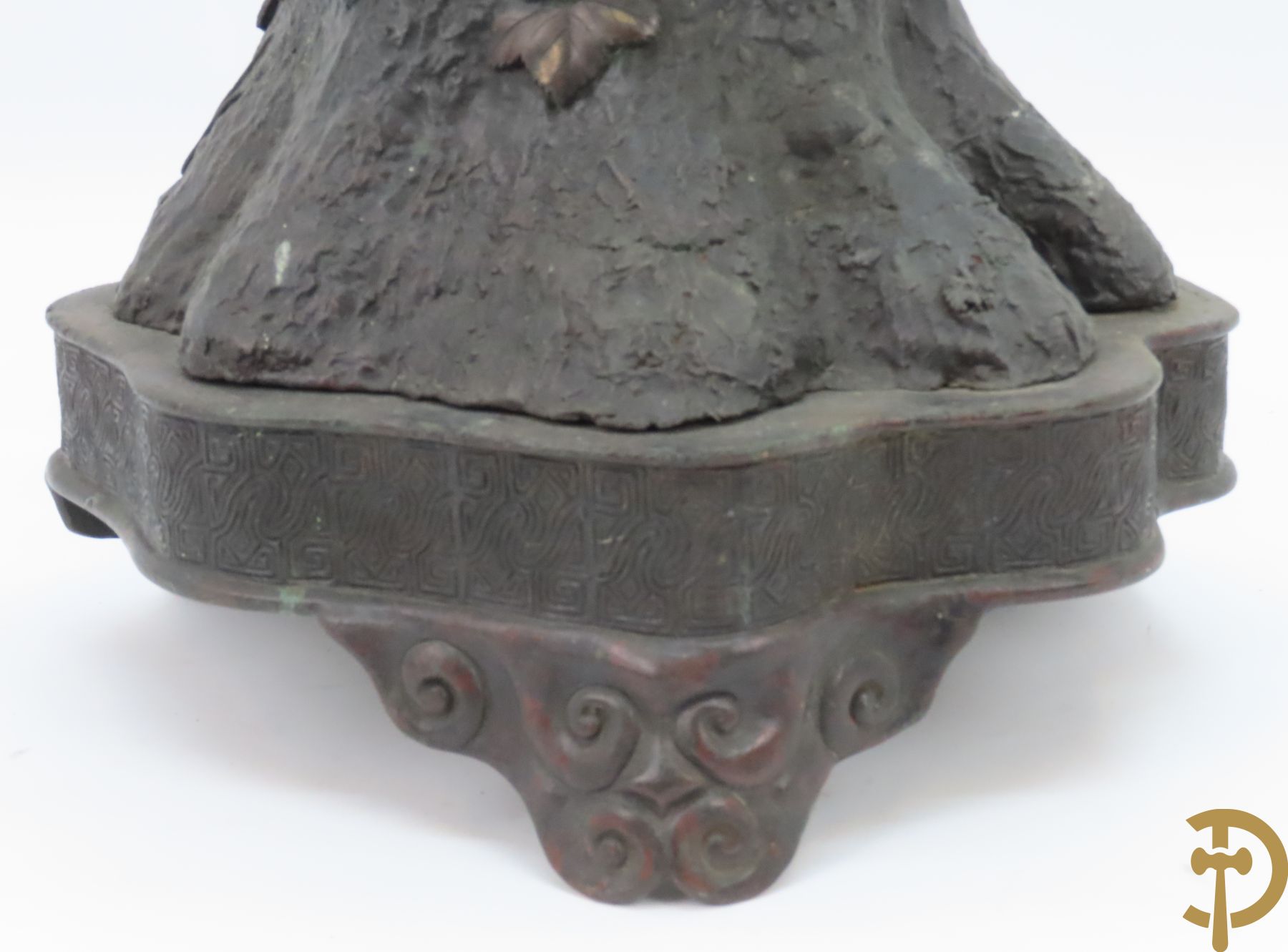 Bronzen ornament van boomstronk met takken en adelaar