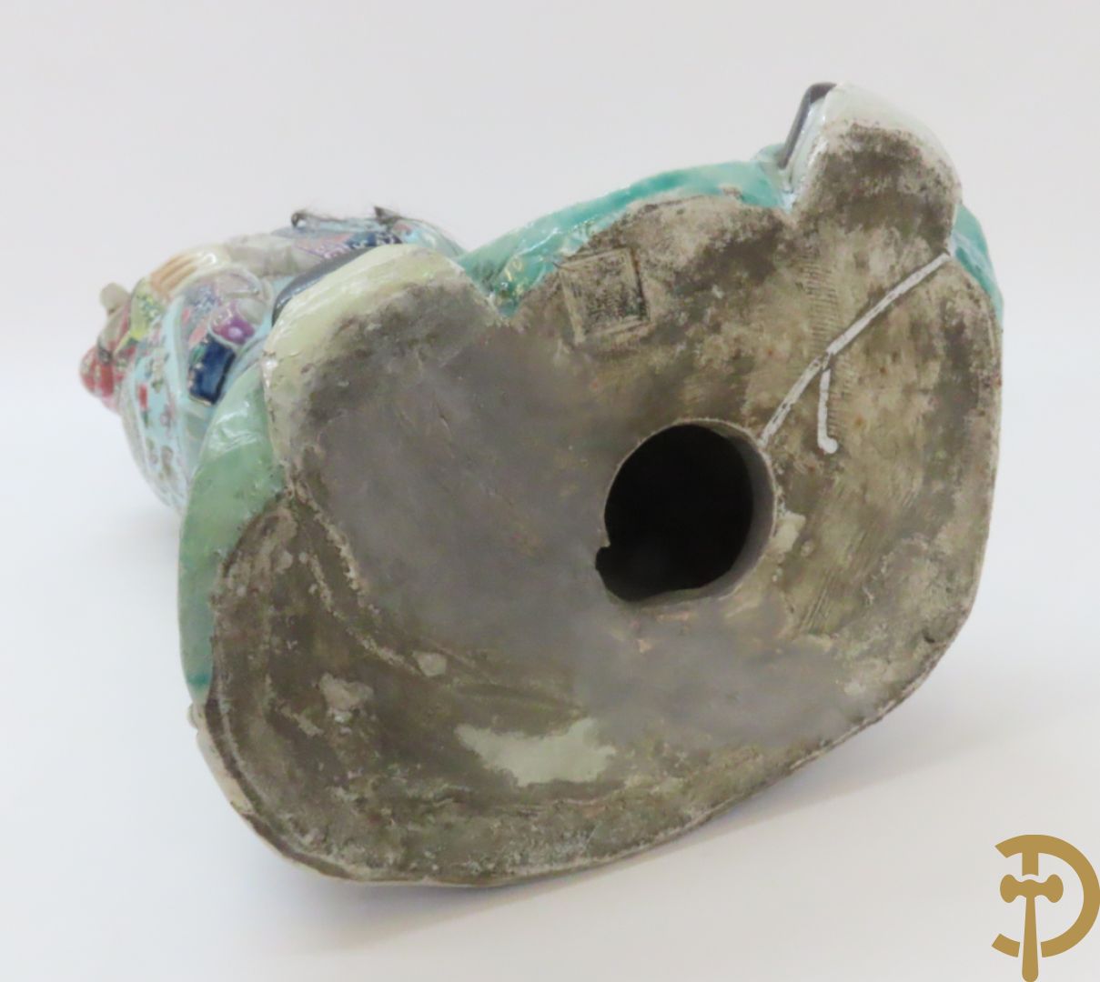 Chinese porseleinen wijsgeer dragende een kind