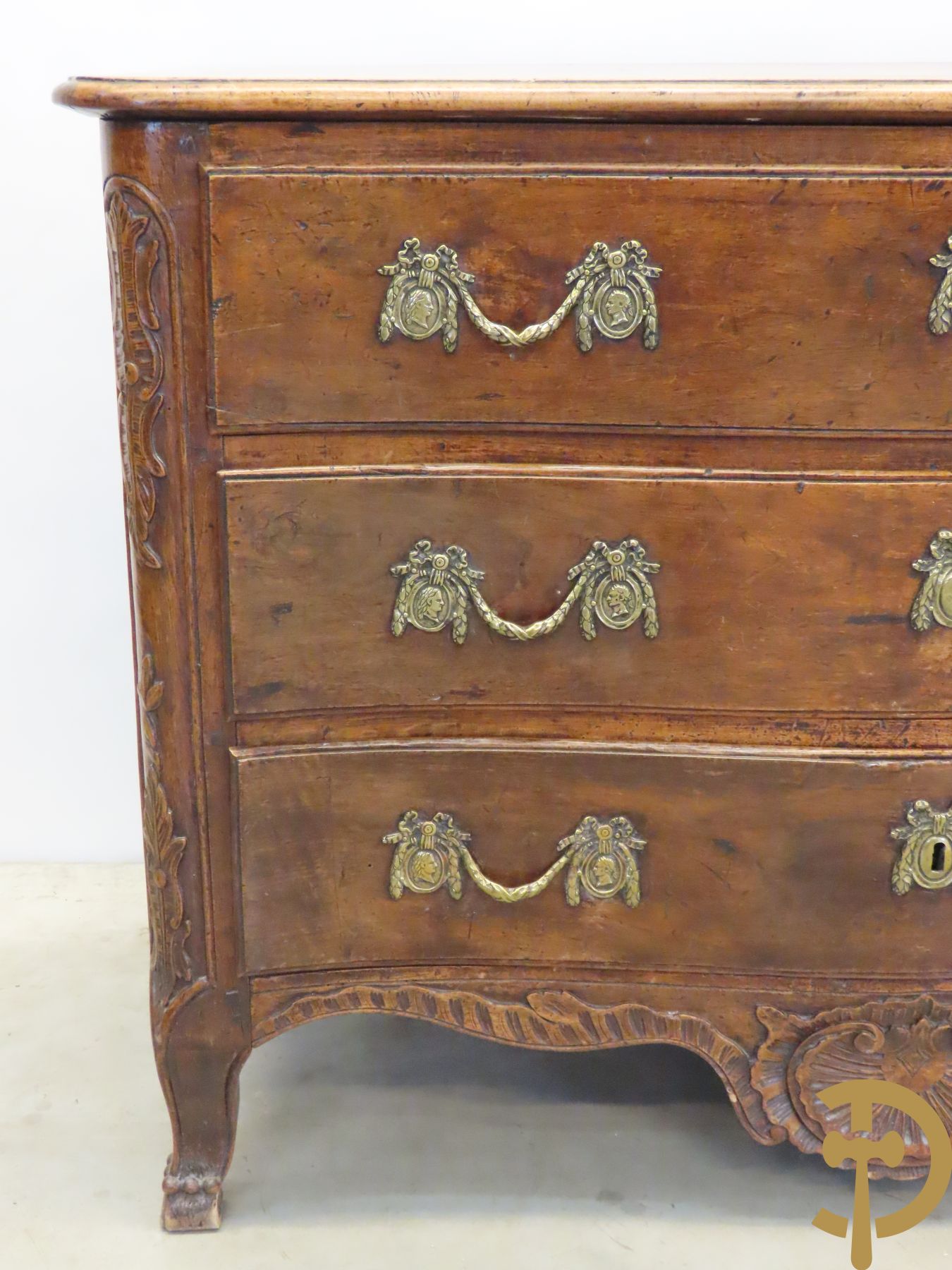 Notelaren orgelgebogen drieladencommode met afgeronde zijkanten, Louis XIV stijl