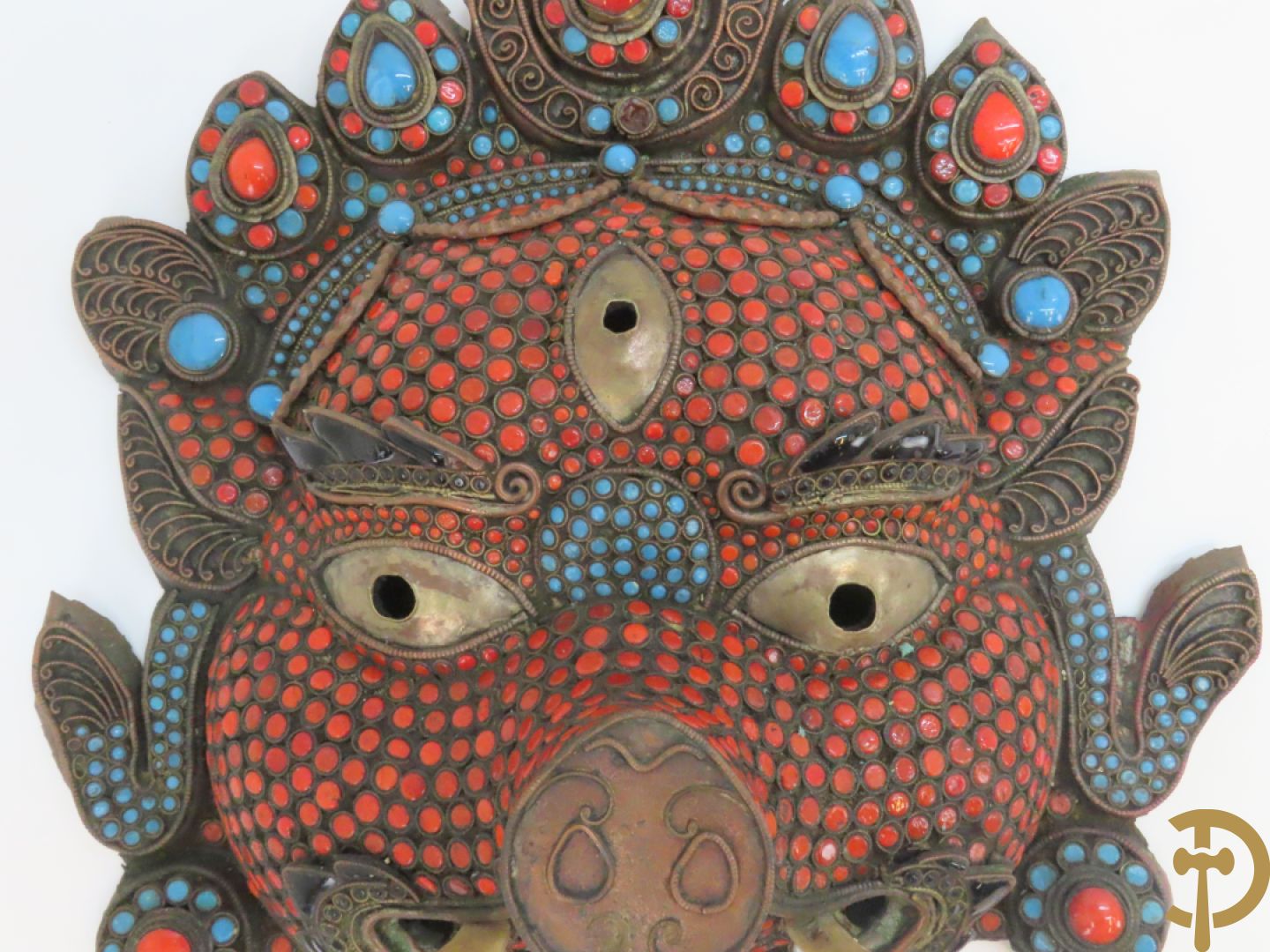 Paar Aziatische koperen maskers met cloisoné techniek