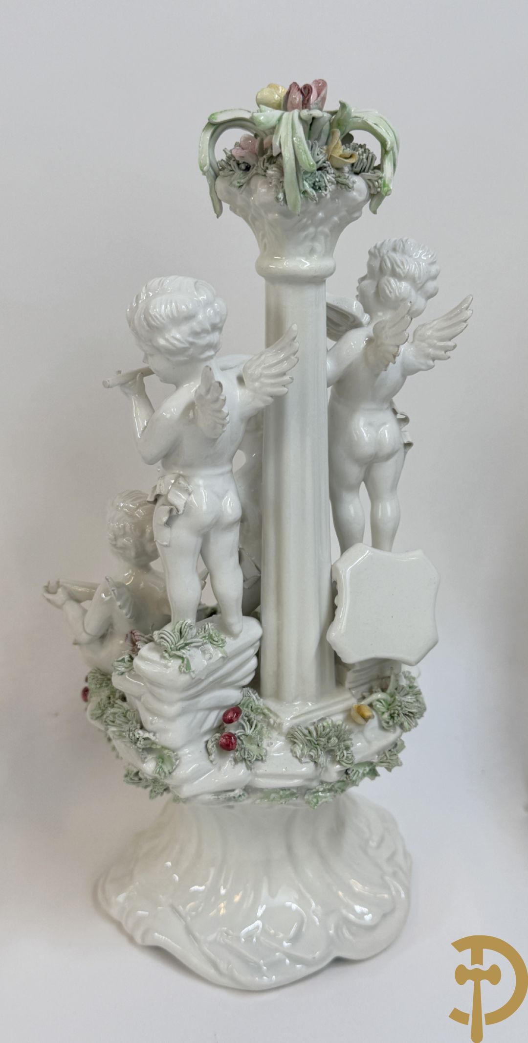 Vier Spaanse gekleurde biscuits met kinderen, Zaphir gemerkt + Italiaanse biscuits met cupido