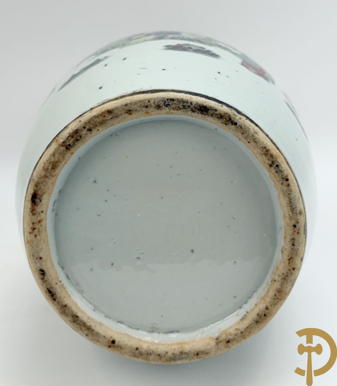 Paar Chinese porseleinen vazen met geisha decor en dames in landschap