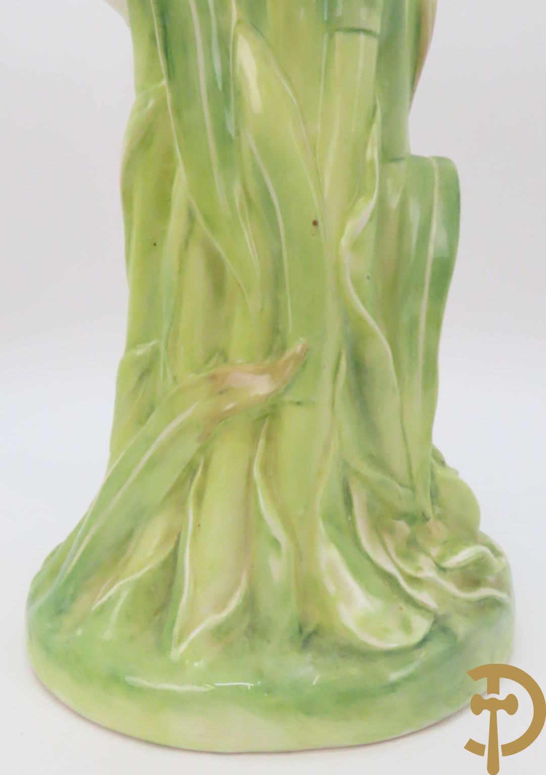 Keramieken zuil met ooievaar in het riet met cachepot erop, Italiaans, gemerkt