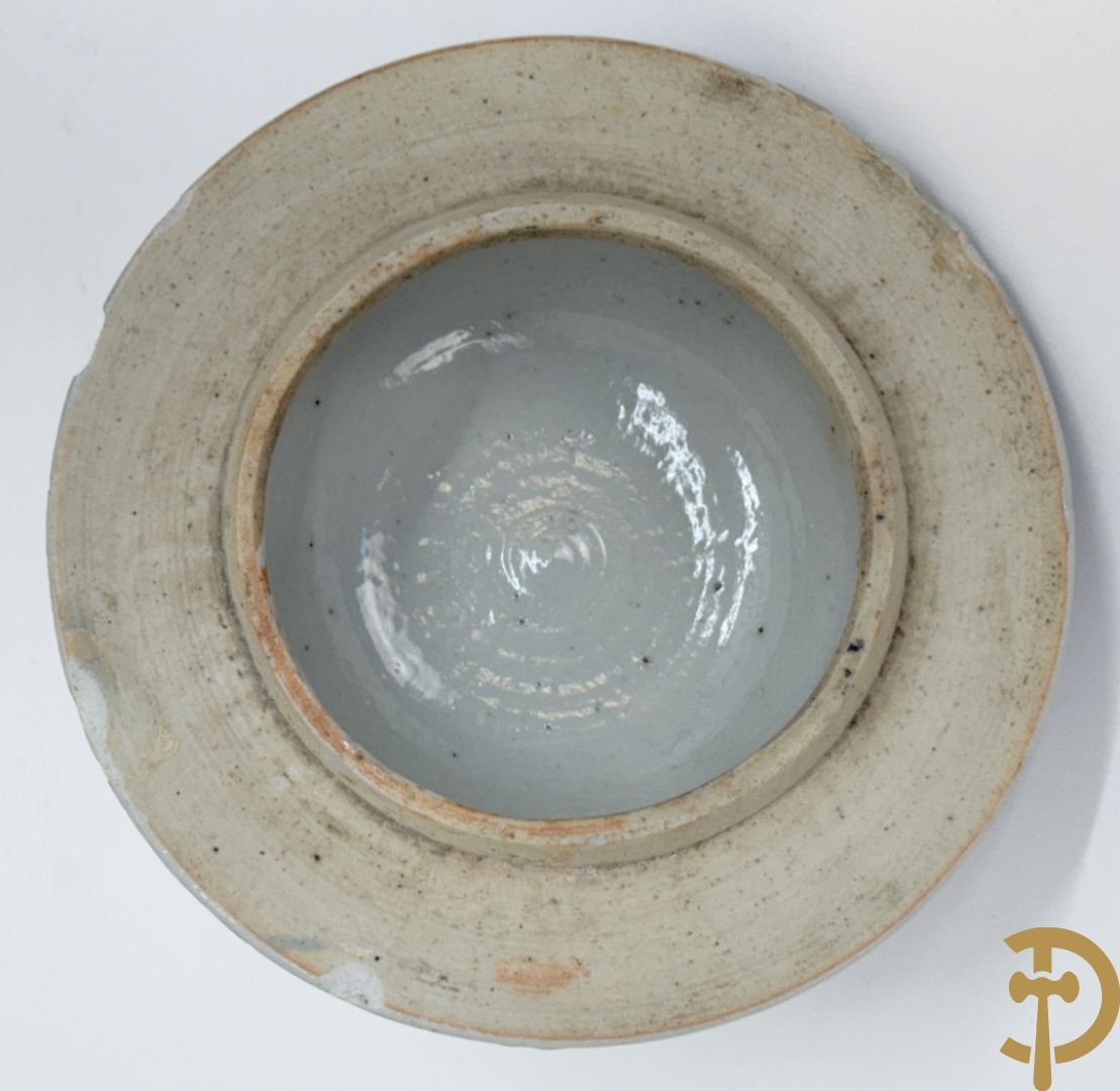 Paar blauw/witte Chinese porseleinen dekselpotiches met bloemen en Chinese tekens