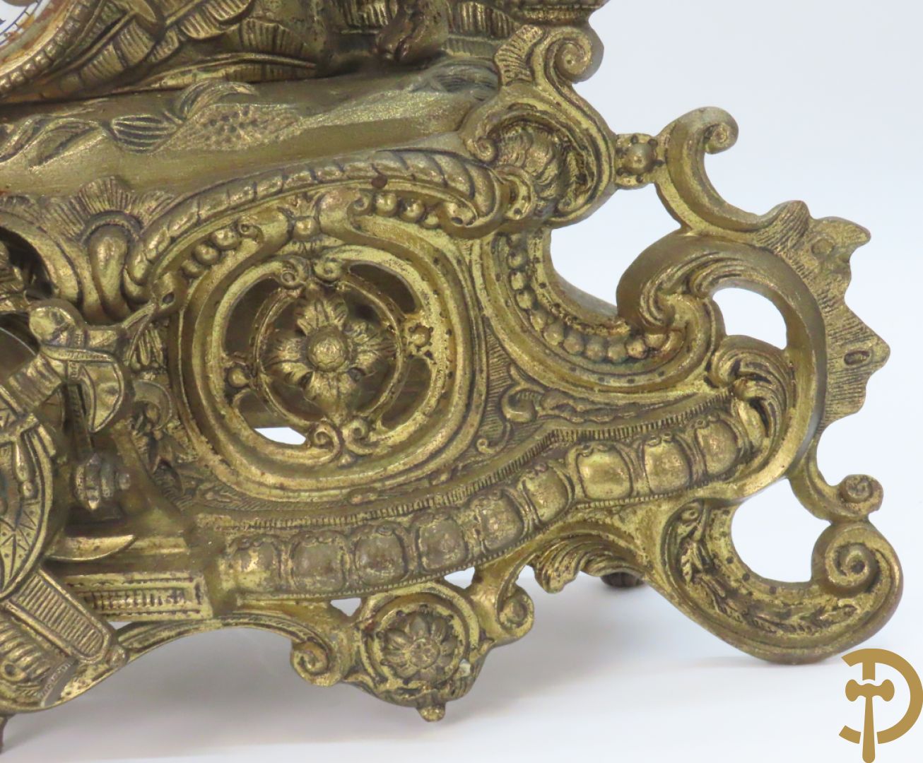 Bronzen pendule met ruiter te paard en panter