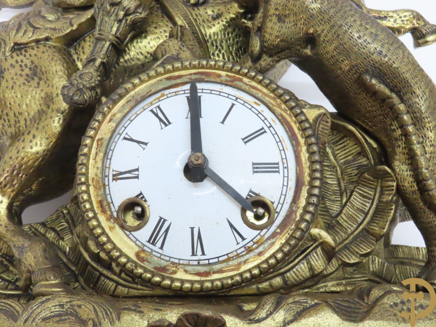 Bronzen pendule met ruiter te paard en panter