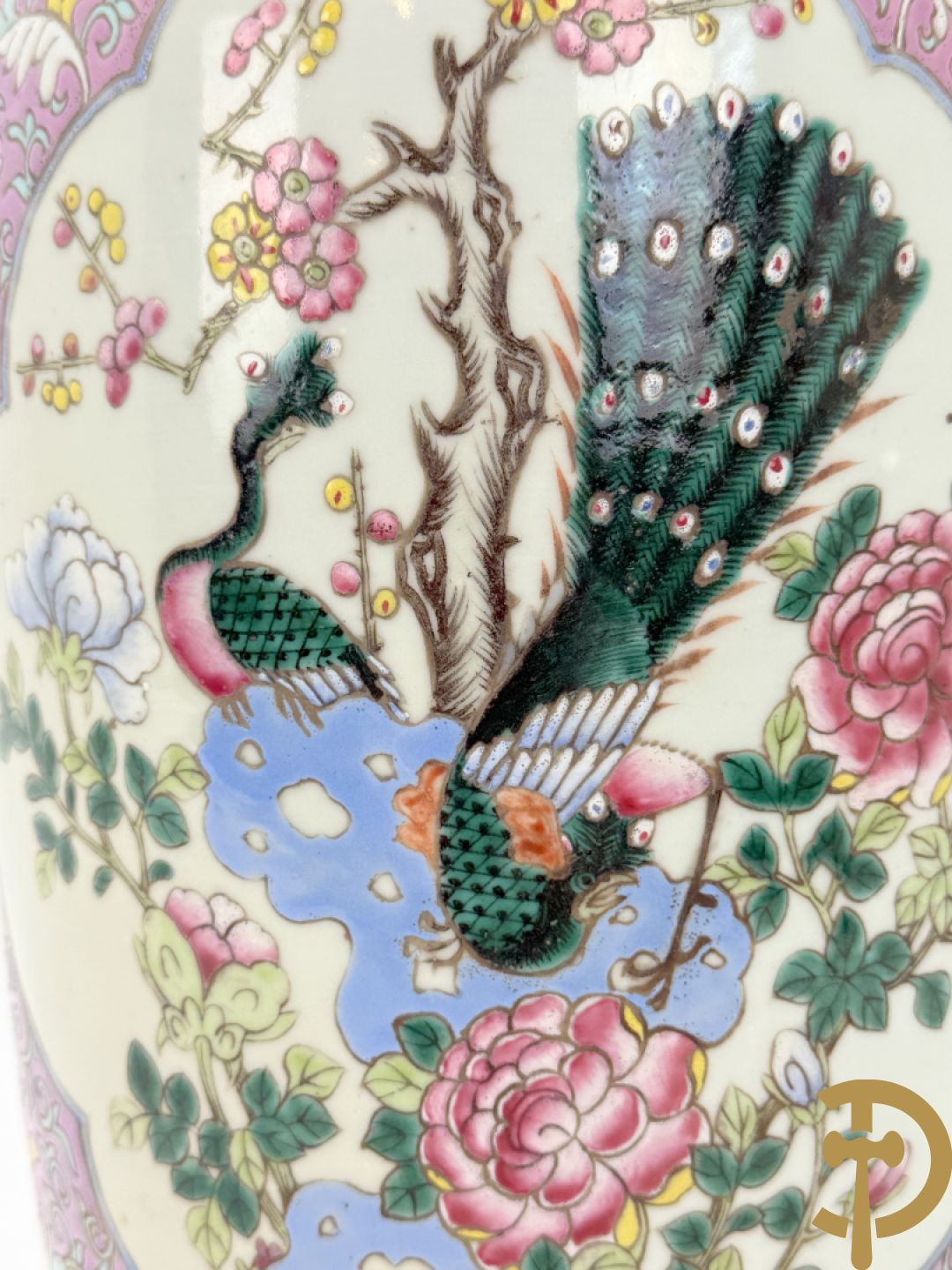 Chinese porseleinen vaas met vogel- en bloemendecor