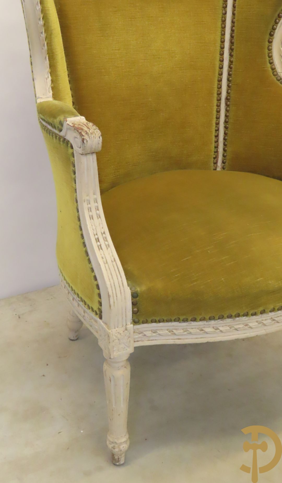 Gemonochromeerde bergère met groene mohair stof + gemonochromeerde en gecaneerde canapé Louis XVI stijl