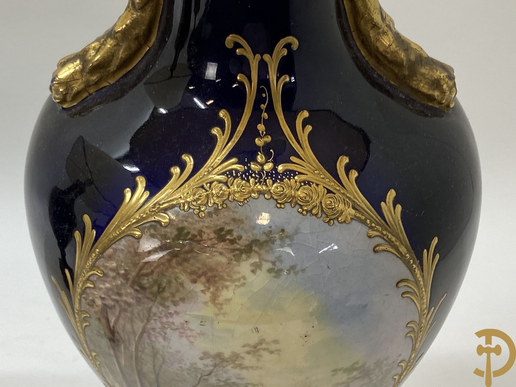 Paar kobaltblauwe porseleinen vazen met dubbel motief als lampadaire