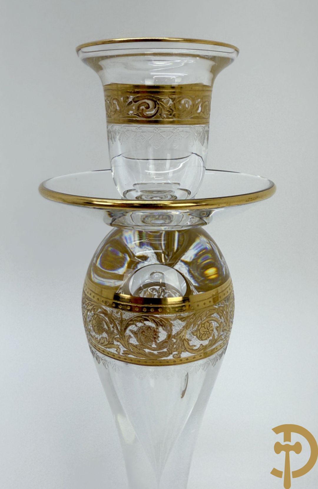 Paar kristallen kandelaars, Thistle Or, Saint Louis gemerkt