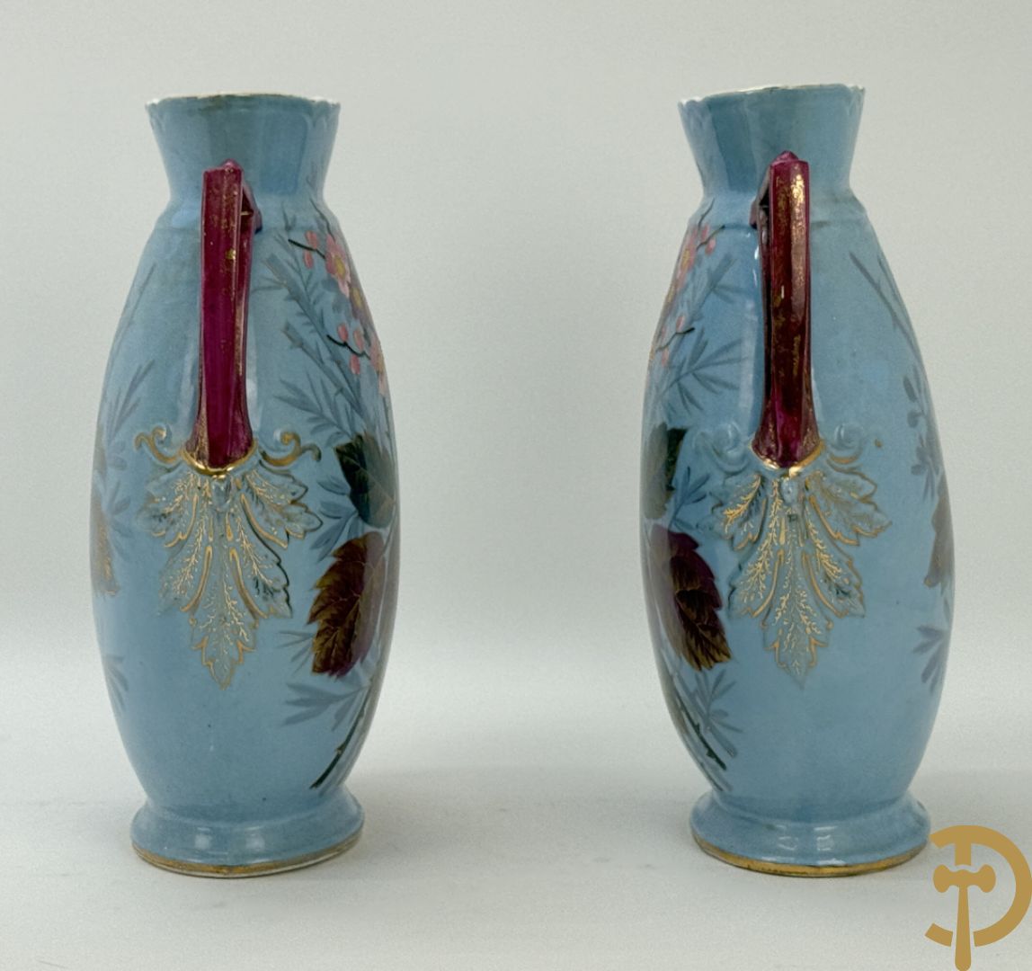 Paar porseleinen vazen met bloemendecor