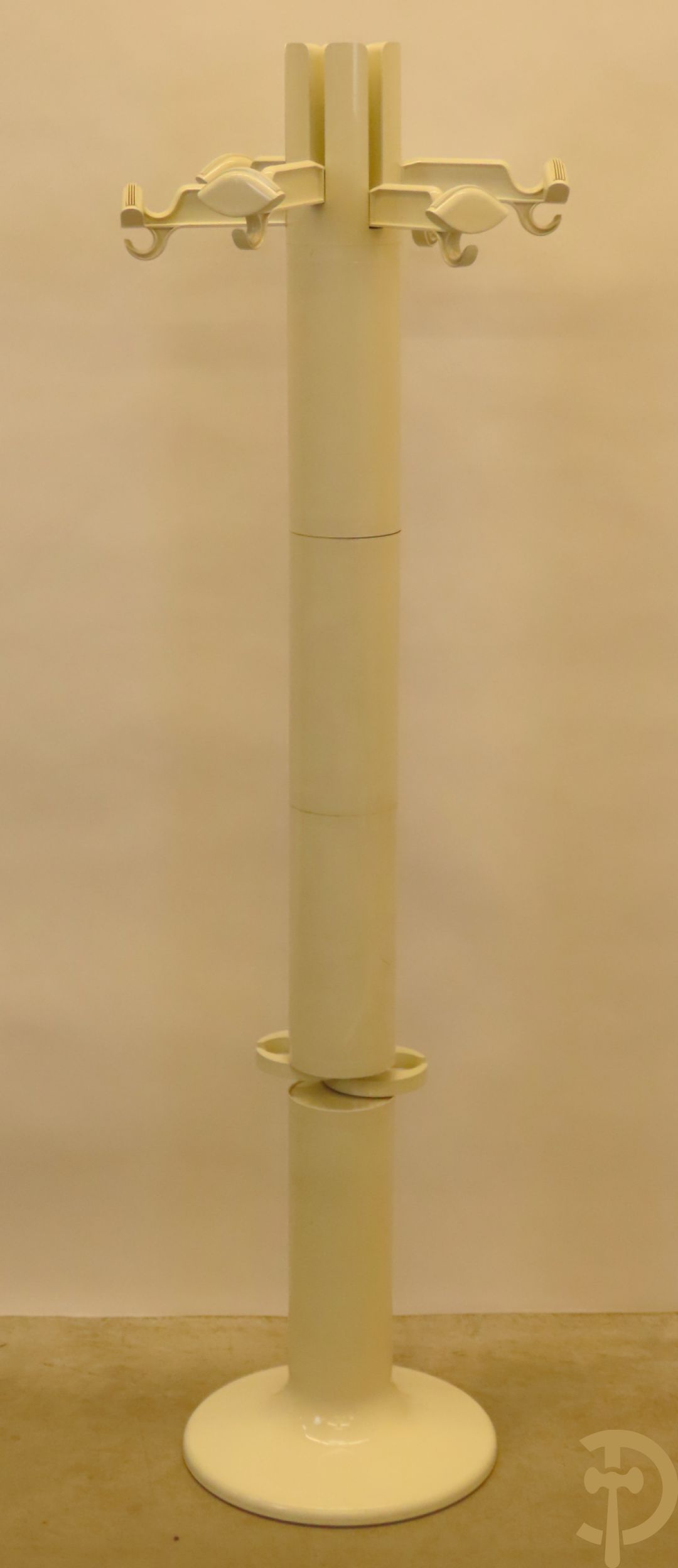 Plexi openklapbare kapstok, onderaan met parapluhouder, model Planta - designer G.C. Piretti voor de firma Anomima Castelli