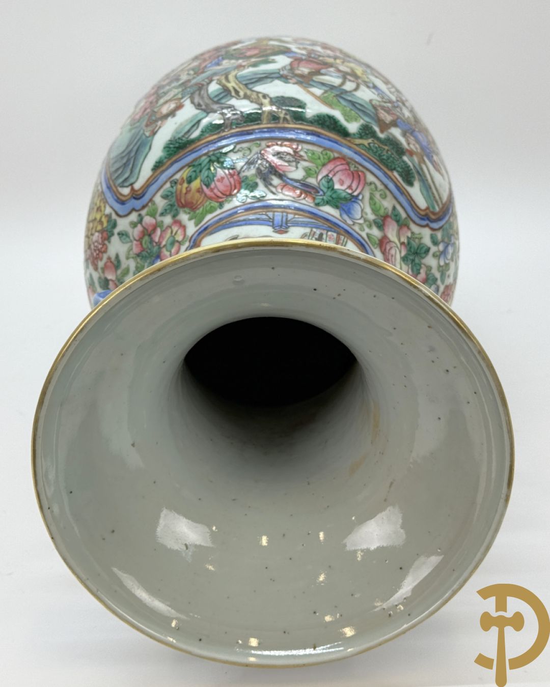 Chinese porseleinen vaas met geanimeerd krijgerdecor en vogeltaferelen