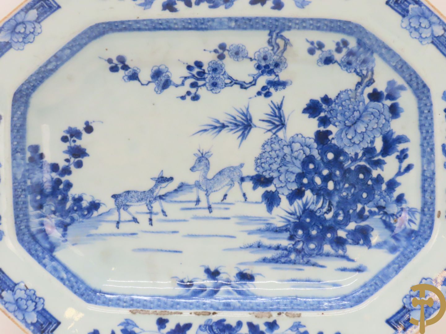 Chinese porseleinen blauw/wit schotel met bloemen- en dierendecor