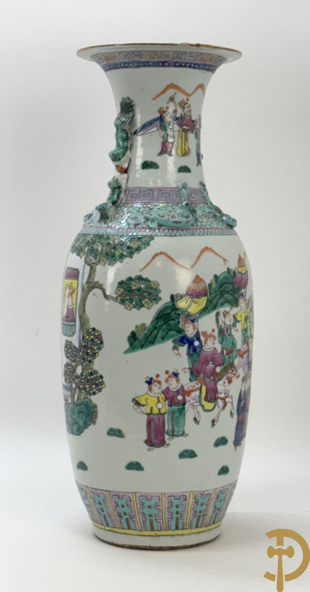 Chinese porseleinen vaas met dubbel decor van geanimeerd interieurzicht en mannen op paarden