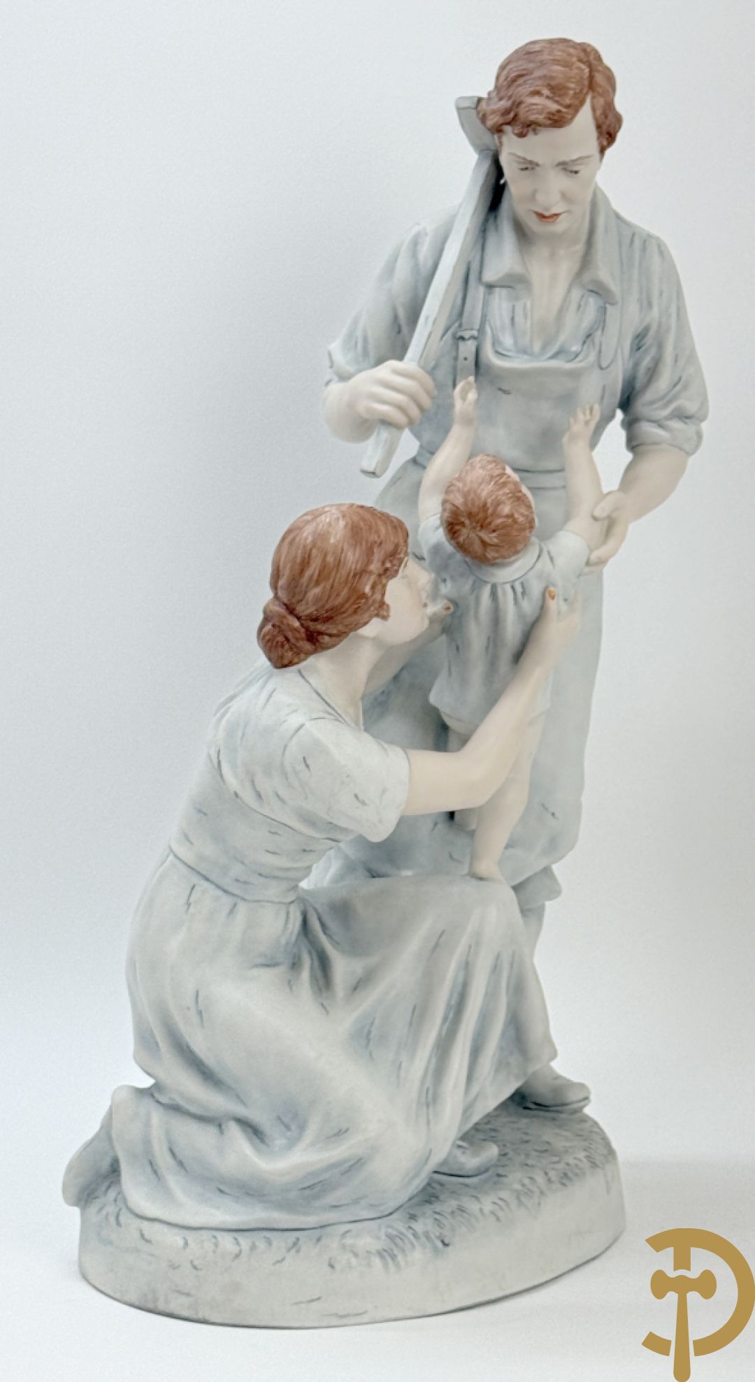 Royal Dux beeld van smid met vrouw en kind, nummer 11559
