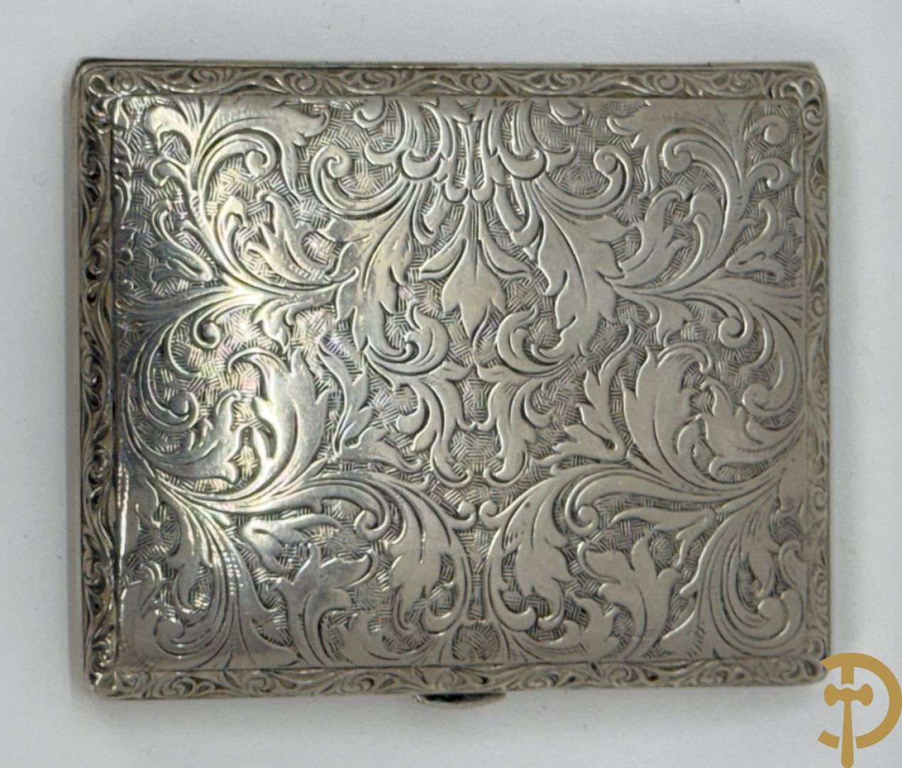 Vier verzilverde sigarettenetui