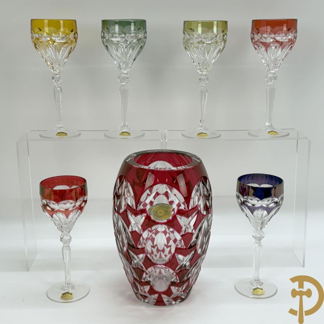 Rood kristallen Val-Saint-Lambert vaas + 6 gekleurde glazen in bleikristal
