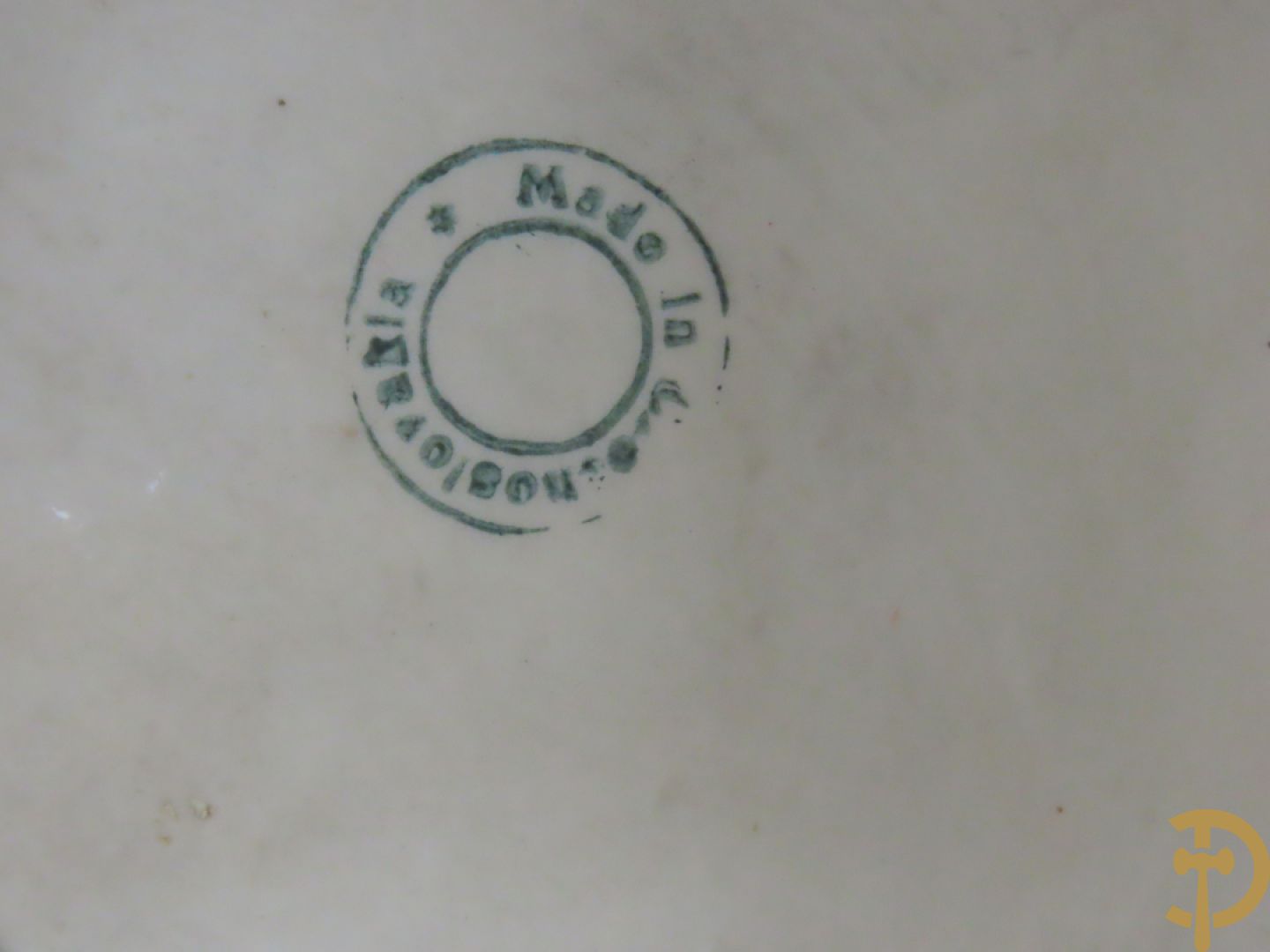 Koets in Royal Dux getrokken door cupido