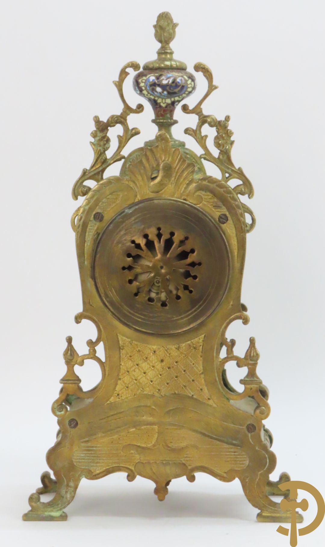 Bronzen pendule, Louis XV stijl, bezet met email, Champlève decor