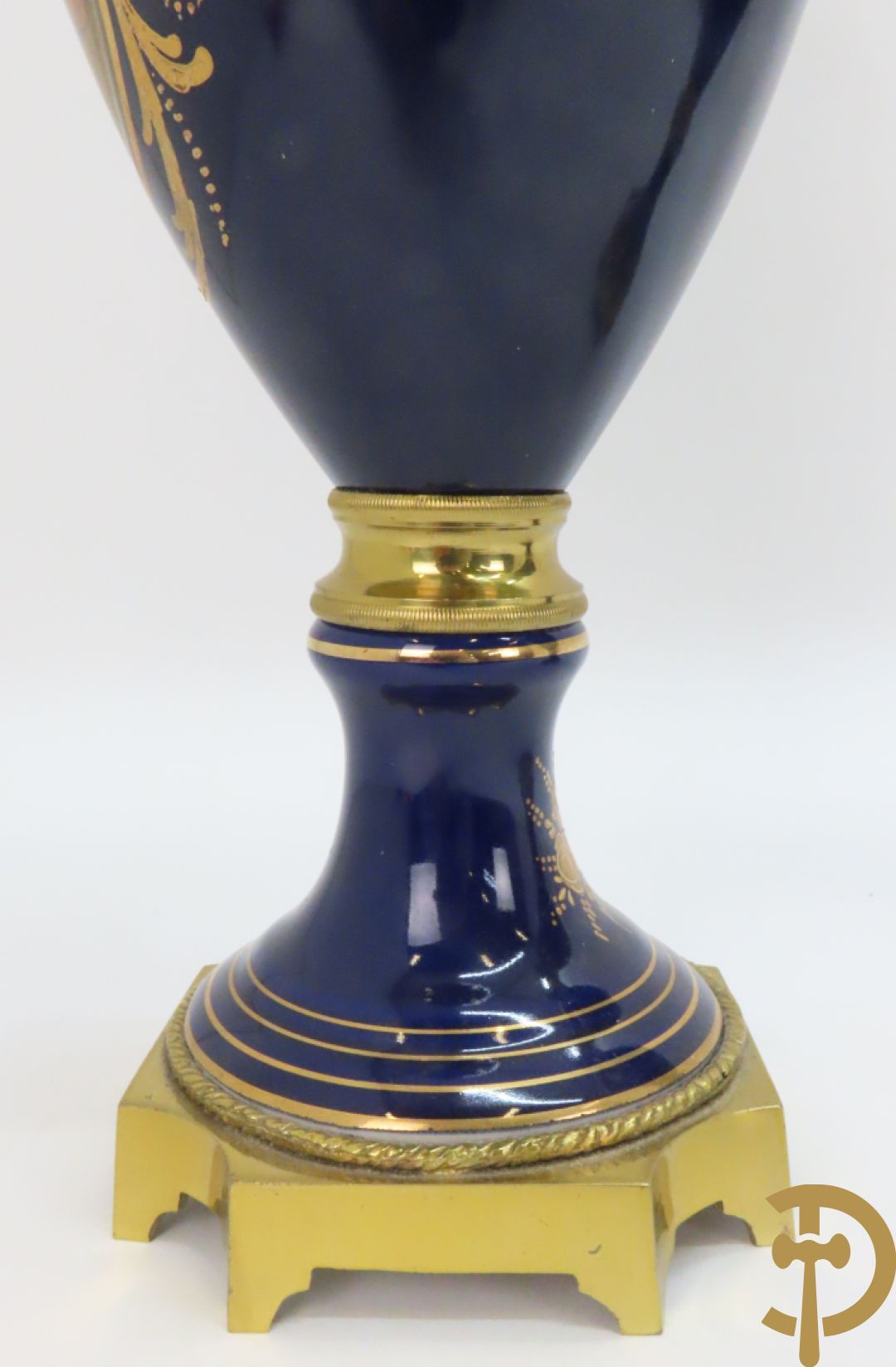 Paar kobaltblauwe dekselpotiches, Sèvres stijl