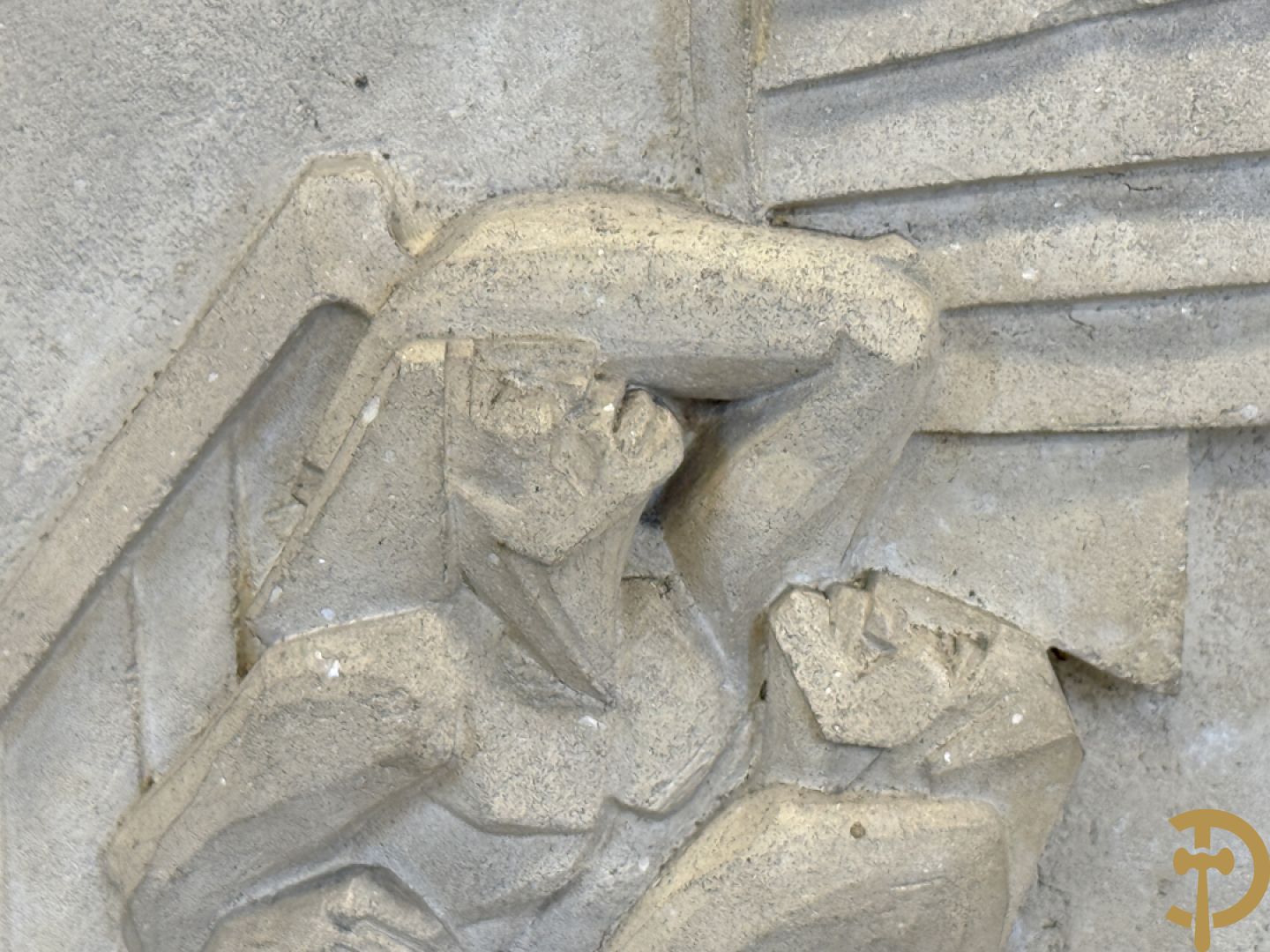 WILLAERT getekend - Gestyleerd Art Deco basrelief met Icarus en vliegenierssymbool in beton