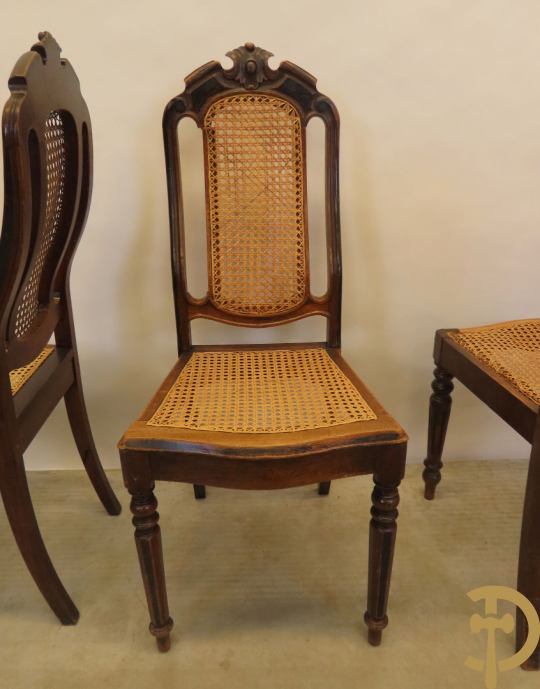 Negen Louis Philippe stoelen met gecanneerde zitting