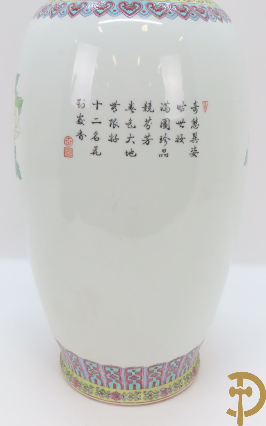 Chinese porseleinen repubieksvaas met bloementafereel