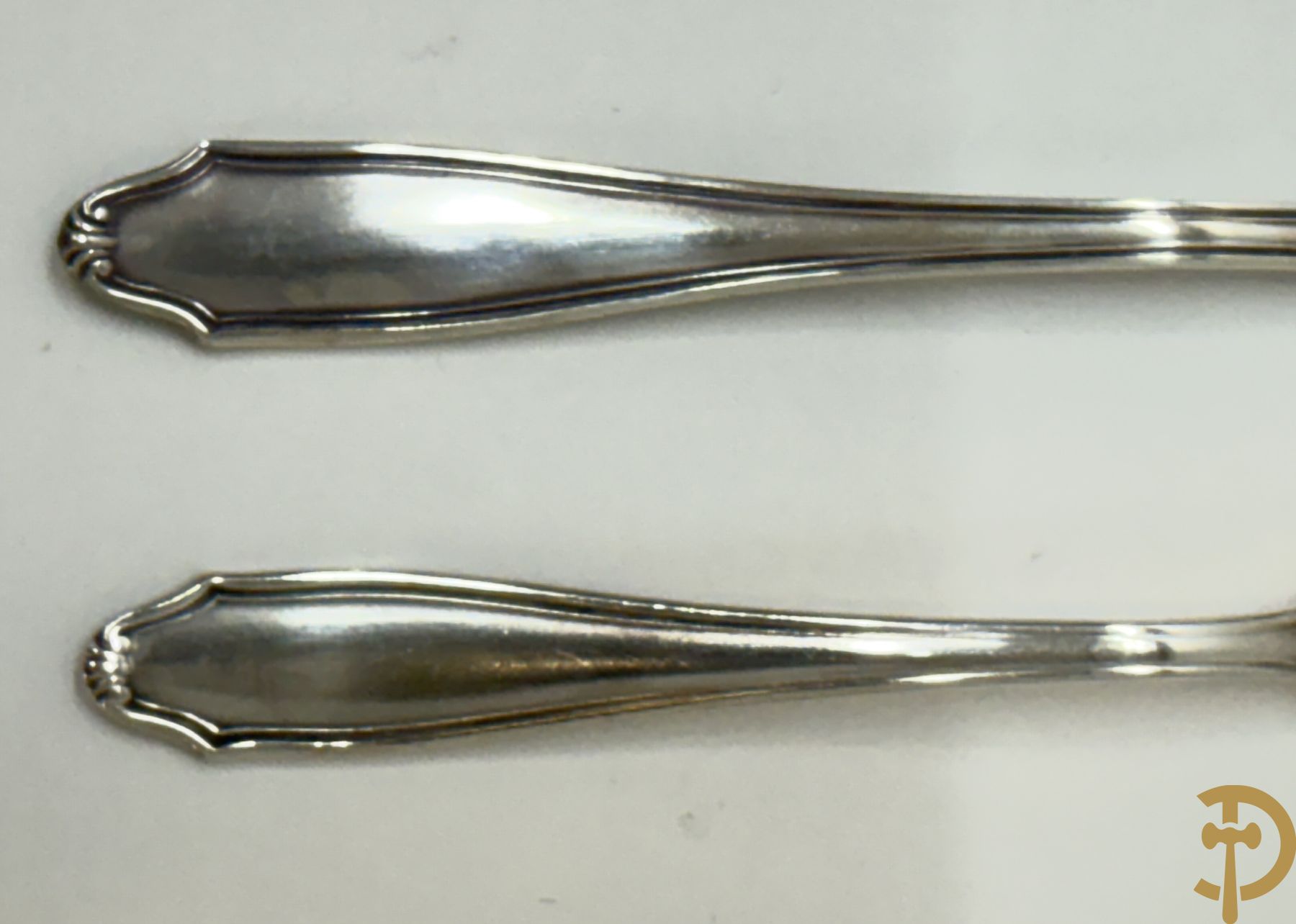 Verzilverd bestek (7 reeksen van 12 + grote stukken) in koffer, gemerkt Cornet