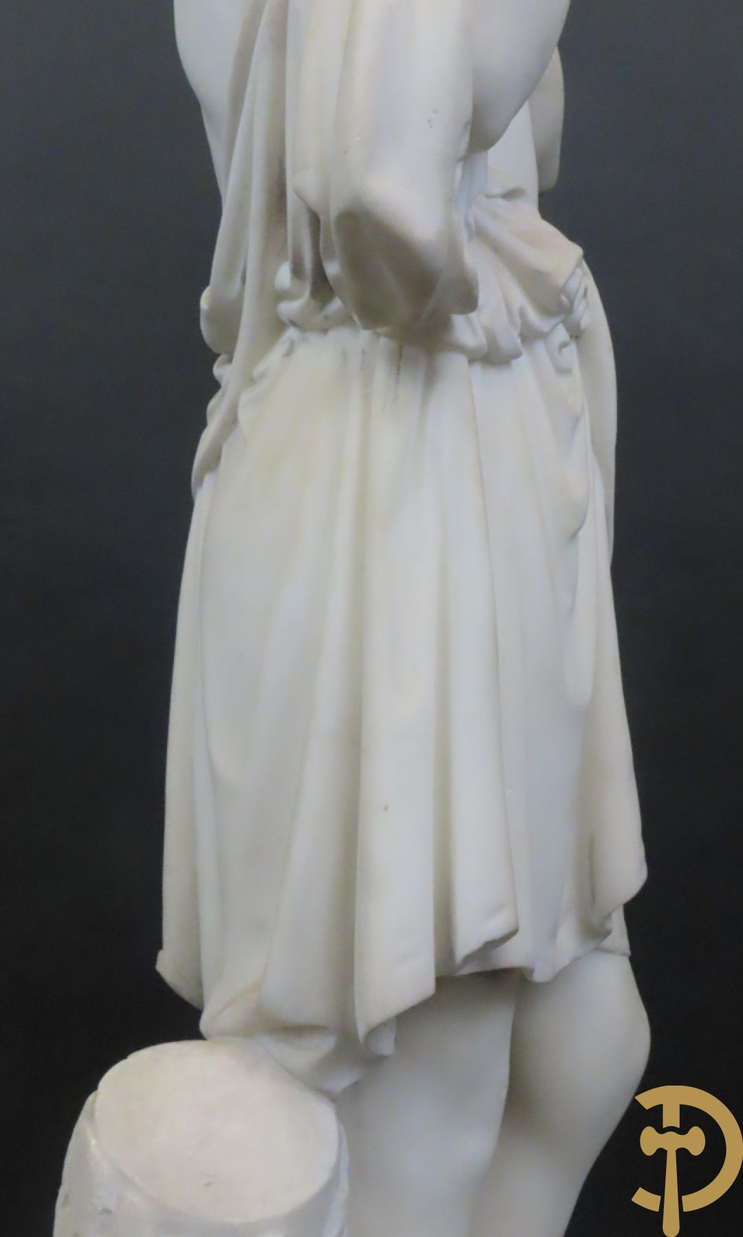 Onleesbaar getekend links achter 