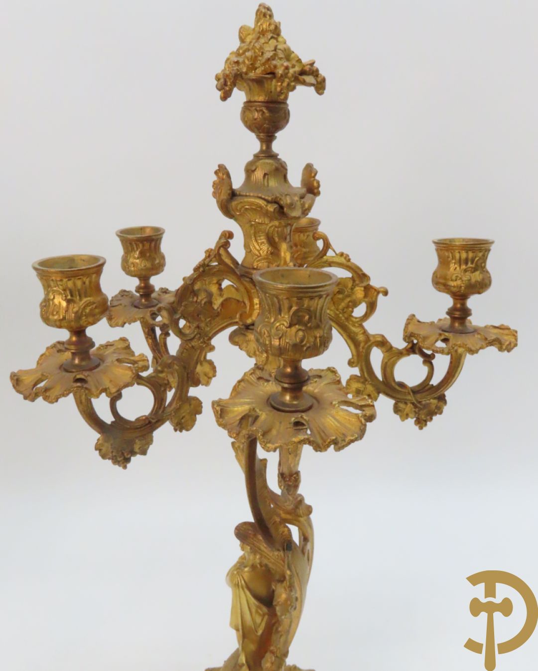 Bronzen schouwklok bezet met 2 cupido